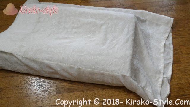 髪を寝ながら保護するならシルクのカバー、スカーフで代用も、着物の白いシルク生地で手作りした枕カバー