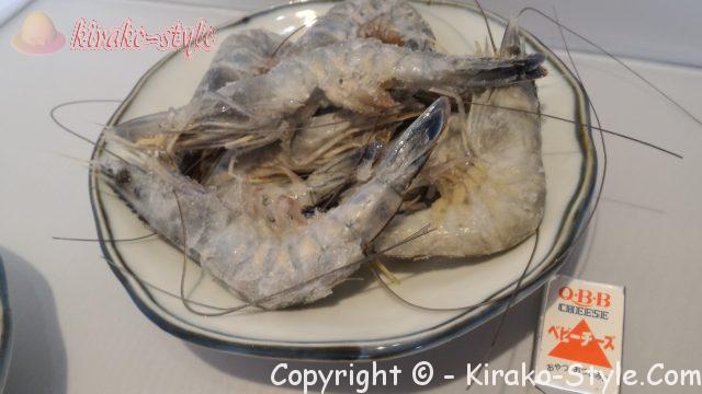 「天使の海老」ニューカレドニアの養殖エビ、お皿で解凍中