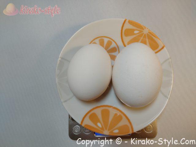 普通の卵と双子の卵（二黄卵）の大きさ比べ