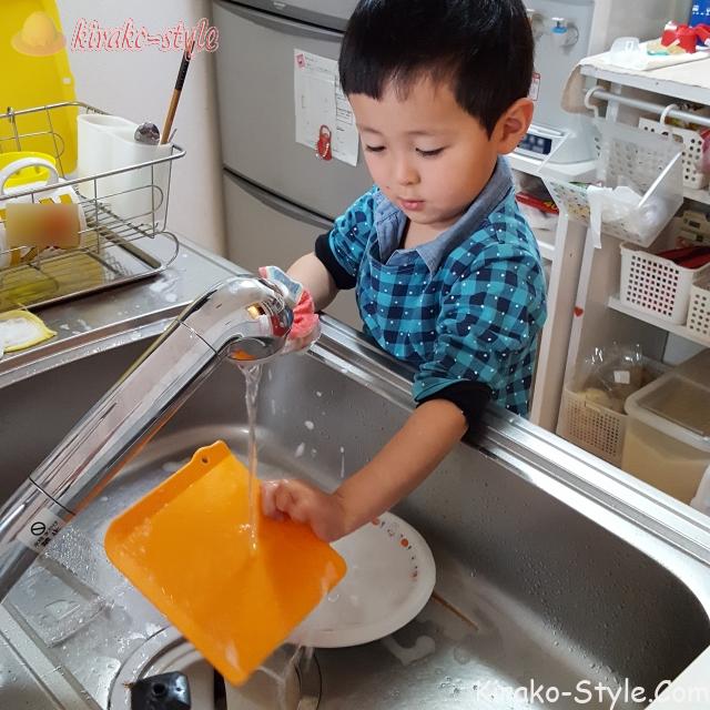 食器洗い　子供