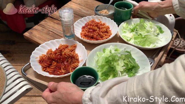 ベランダ　ランチ　パスタ　サラダ